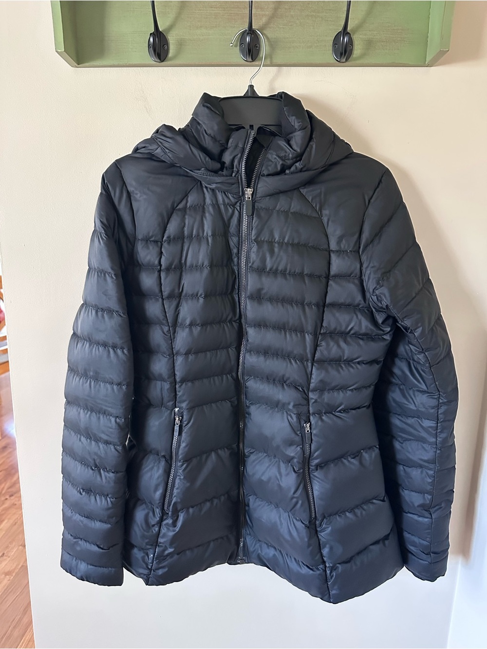 Lululemon Women’s Black Hooded Goose Down Puffer Jacket in size 4